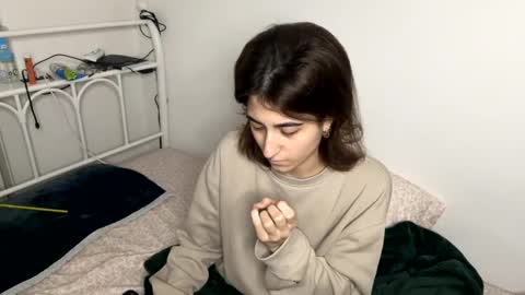 Snapshot of raiyvyn chatting on 02/08/25, 01:43 Ray Ray online show from 02/08/25, 01:43