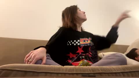 Snapshot of raiyvyn chatting on 02/10/25, 06:09 Ray Ray online show from 02/10/25, 06:09