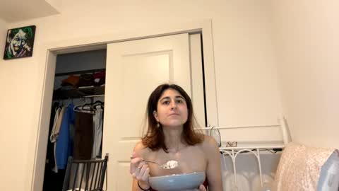 Snapshot of raiyvyn chatting on 02/12/25, 04:12 Ray Ray online show from 02/12/25, 04:12