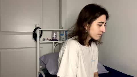 Snapshot of raiyvyn chatting on 02/19/25, 03:28 Ray Ray online show from 02/19/25, 03:28