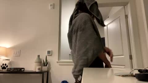 Snapshot of raiyvyn chatting on 02/20/25, 04:39 Ray Ray online show from 02/20/25, 04:39