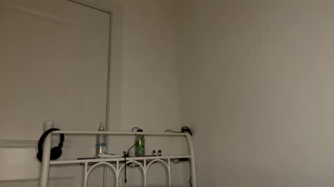 Snapshot of raiyvyn chatting on 02/25/25, 03:42 Ray Ray online show from 02/25/25, 03:42