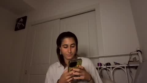 Snapshot of raiyvyn chatting on 09/13/25, 04:34 Ray Ray online show from 09/13/25, 04:34