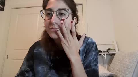 Snapshot of raiyvyn chatting on 09/19/25, 04:14 Ray Ray online show from 09/19/25, 04:14