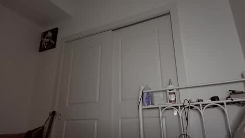 Snapshot of raiyvyn chatting on 09/24/25, 04:38 Ray Ray online show from 09/24/25, 04:38