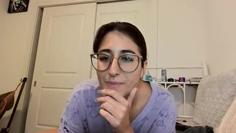 Snapshot of raiyvyn chatting on 10/16/25, 04:02 Ray Ray online show from 10/16/25, 04:02