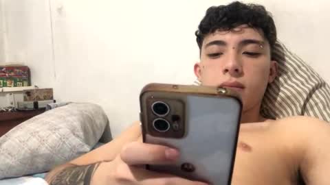 ramiroo2312 online show from 11/11/25, 06:52