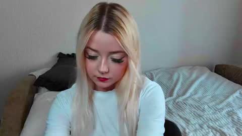 Snapshot of ramonadellavalle chatting on 06/11/26, 02:11 10Kay online show from 06/11/26, 02:11