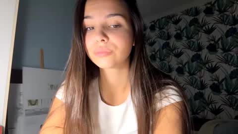 Snapshot of ranaeriveras chatting on 10/25/25, 08:47 ShyBerry online show from 10/25/25, 08:47
