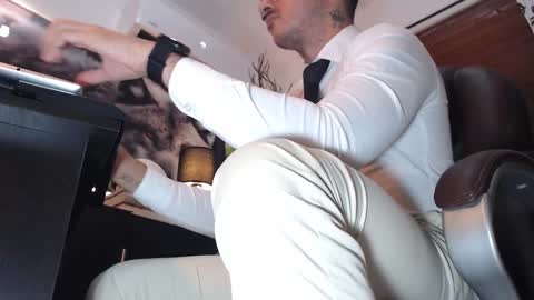Snapshot of randylukehot chatting on 01/15/25, 06:40 randylukehot online show from 01/15/25, 06:40