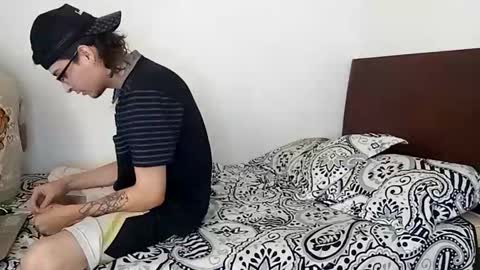Snapshot of rangel_sex chatting on 02/17/25, 04:37 Rangel and Lola online show from 02/17/25, 04:37