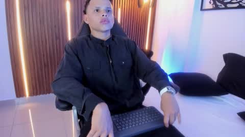 Snapshot of raphael_thomas chatting on 10/29/25, 03:31 raphael_thomas online show from 10/29/25, 03:31