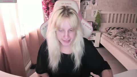 Snapshot of rapunzel_cute chatting on 09/10/25, 01:22 Rapunzel online show from 09/10/25, 01:22