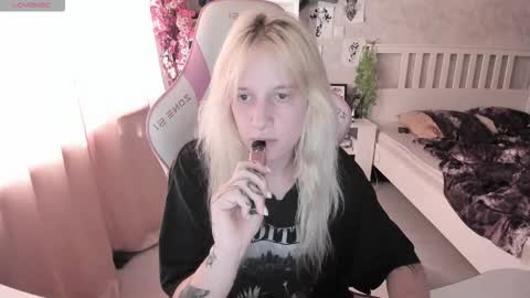 Snapshot of rapunzel_cute chatting on 09/12/25, 01:11 Rapunzel online show from 09/12/25, 01:11