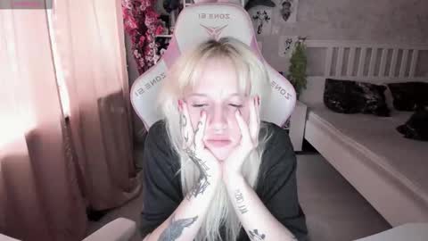 Snapshot of rapunzel_cute chatting on 09/13/25, 02:06 Rapunzel online show from 09/13/25, 02:06