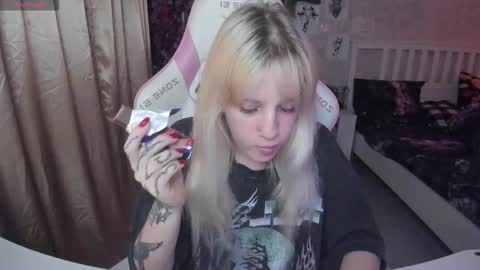 Snapshot of rapunzel_cute chatting on 10/31/25, 10:11 Rapunzel online show from 10/31/25, 10:11