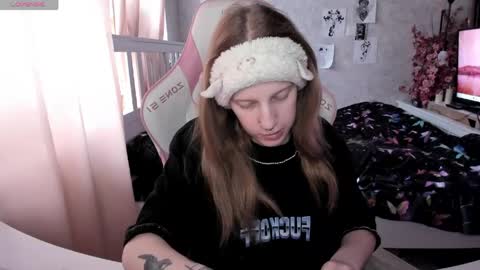 Snapshot of rapunzel_cute chatting on 04/27/26, 01:20 Rapunzel online show from 04/27/26, 01:20