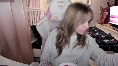 Snapshot of rapunzel_cute chatting on 05/03/26, 06:36 Rapunzel online show from 05/03/26, 06:36