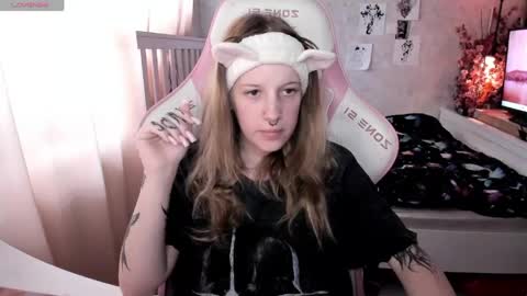 Snapshot of rapunzel_cute chatting on 05/22/26, 01:17 Rapunzel online show from 05/22/26, 01:17