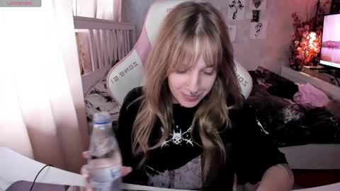 Snapshot of rapunzel_cute chatting on 05/27/26, 01:19 Rapunzel online show from 05/27/26, 01:19