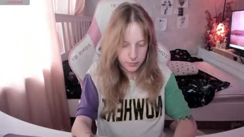 Snapshot of rapunzel_cute chatting on 06/09/26, 01:12 Rapunzel online show from 06/09/26, 01:12
