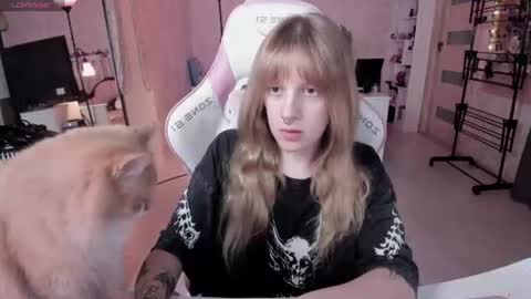 Snapshot of rapunzel_cute chatting on 06/13/26, 05:22 Rapunzel online show from 06/13/26, 05:22