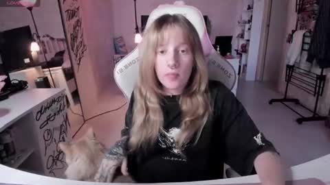 Snapshot of rapunzel_cute chatting on 06/14/26, 06:10 Rapunzel online show from 06/14/26, 06:10