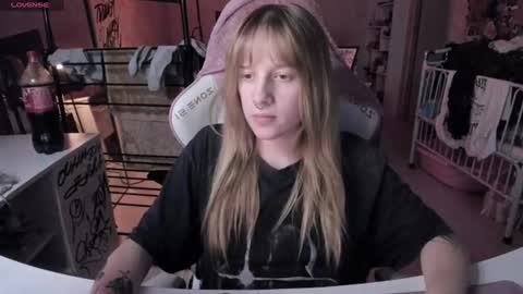 Snapshot of rapunzel_cute chatting on 06/28/26, 06:25 Rapunzel online show from 06/28/26, 06:25