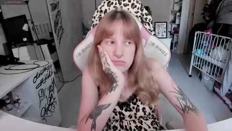 Snapshot of rapunzel_cute chatting on 07/01/26, 12:07 Rapunzel online show from 07/01/26, 12:07