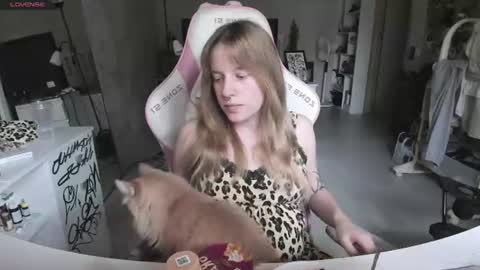 Snapshot of rapunzel_cute chatting on 07/09/26, 01:26 Rapunzel online show from 07/09/26, 01:26