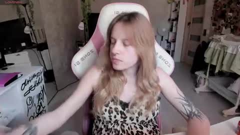 Snapshot of rapunzel_cute chatting on 07/31/26, 01:21 Rapunzel online show from 07/31/26, 01:21