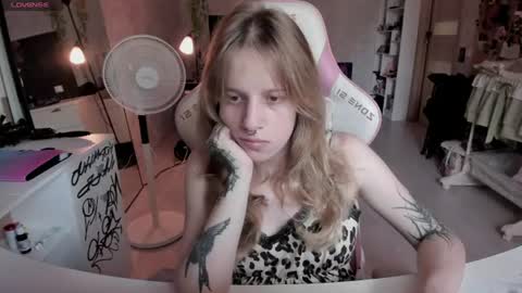 Snapshot of rapunzel_cute chatting on 08/01/26, 12:15 Rapunzel online show from 08/01/26, 12:15