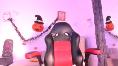 Raquel online show from 10/27/25, 09:52