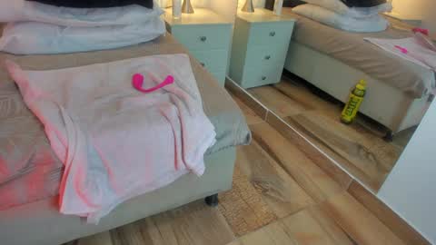 Snapshot of raquel_moore chatting on 02/06/25, 08:29 Raquel Moore online show from 02/06/25, 08:29