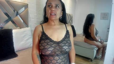 Snapshot of raquel_moore chatting on 02/06/25, 10:10 Raquel Moore online show from 02/06/25, 10:10