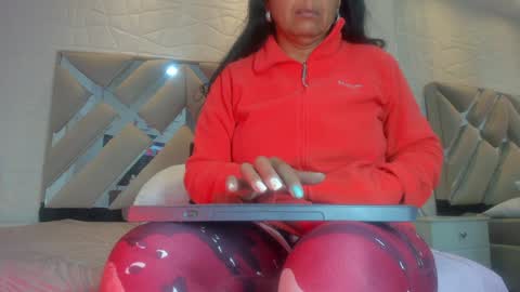 Snapshot of raquel_moore chatting on 02/07/25, 08:11 Raquel Moore online show from 02/07/25, 08:11