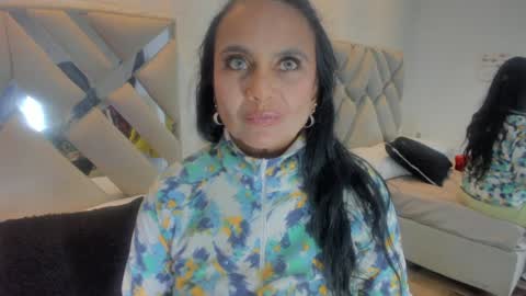 Snapshot of raquel_moore chatting on 02/08/25, 10:19 Raquel Moore online show from 02/08/25, 10:19