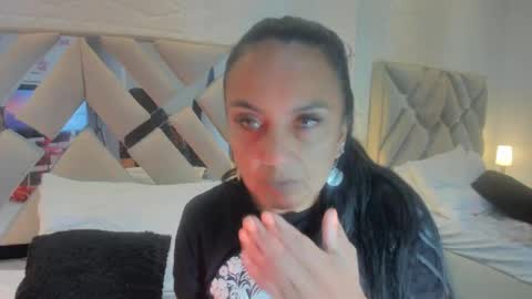 Snapshot of raquel_moore chatting on 02/10/25, 06:53 Raquel Moore online show from 02/10/25, 06:53