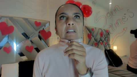 Snapshot of raquel_moore chatting on 02/13/25, 05:37 Raquel Moore online show from 02/13/25, 05:37