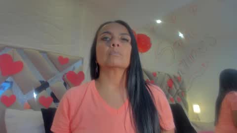 Snapshot of raquel_moore chatting on 02/14/25, 11:53 Raquel Moore online show from 02/14/25, 11:53