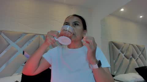 Snapshot of raquel_moore chatting on 03/06/25, 08:08 Raquel Moore online show from 03/06/25, 08:08