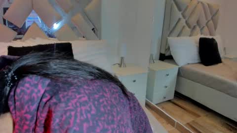 Snapshot of raquel_moore chatting on 03/07/25, 10:02 Raquel Moore online show from 03/07/25, 10:02