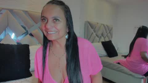 Snapshot of raquel_moore chatting on 03/10/25, 11:38 Raquel Moore online show from 03/10/25, 11:38
