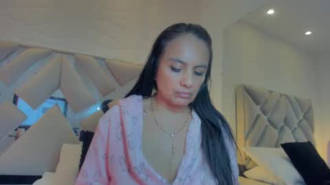 Snapshot of raquel_moore chatting on 03/12/25, 11:42 Raquel Moore online show from 03/12/25, 11:42