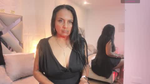 Snapshot of raquel_moore chatting on 09/24/25, 12:19 Raquel Moore online show from 09/24/25, 12:19