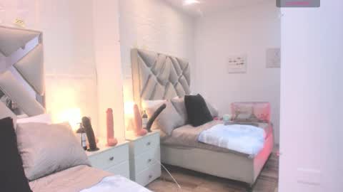 Snapshot of raquel_moore chatting on 10/02/25, 12:01 Raquel Moore online show from 10/02/25, 12:01