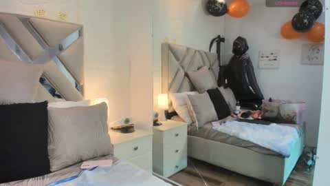 Snapshot of raquel_moore chatting on 10/15/25, 12:16 Raquel Moore online show from 10/15/25, 12:16