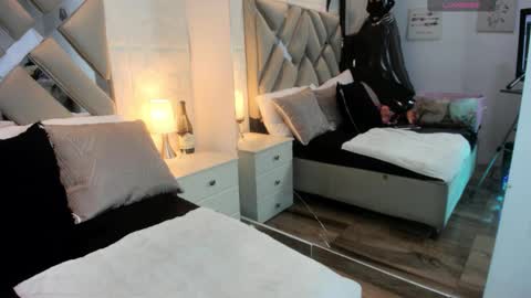 Snapshot of raquel_moore chatting on 10/27/25, 11:47 Raquel Moore online show from 10/27/25, 11:47