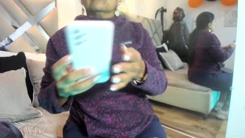 Snapshot of raquel_moore chatting on 10/28/25, 11:36 Raquel Moore online show from 10/28/25, 11:36