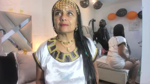 Snapshot of raquel_moore chatting on 10/31/25, 12:06 Raquel Moore online show from 10/31/25, 12:06